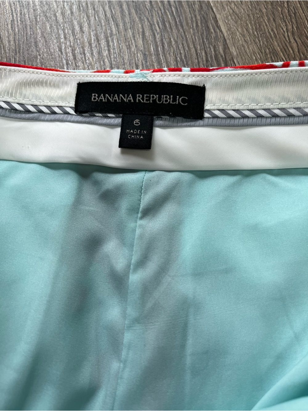 Banana Republic Red Floral Print Cropped Pants - Picture 6 of 7